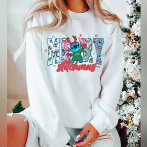 {Boutique} "Merry" White Crewneck